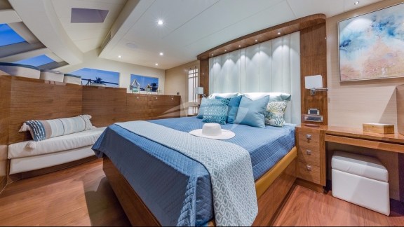 Master main deck king suite