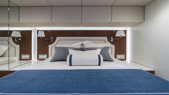 Image of UNWAVERING yacht #7