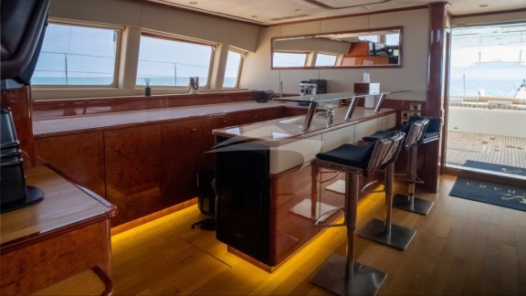 bgyb_charter_catamaran_sunreef82_houbara_17