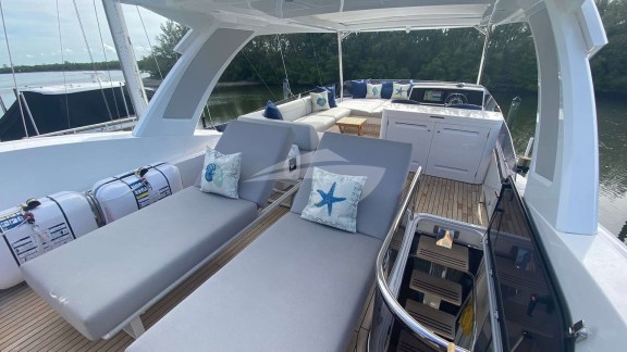 Image of LAGO PARADISE yacht #10