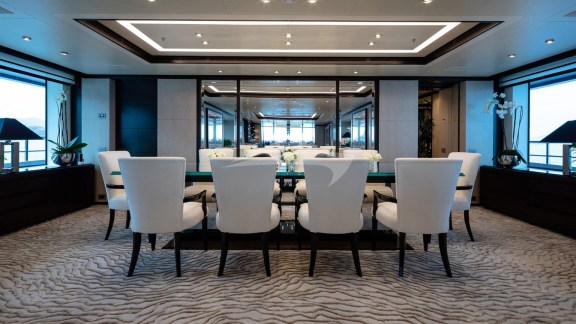 Motor Yacht TRIUMPH dining