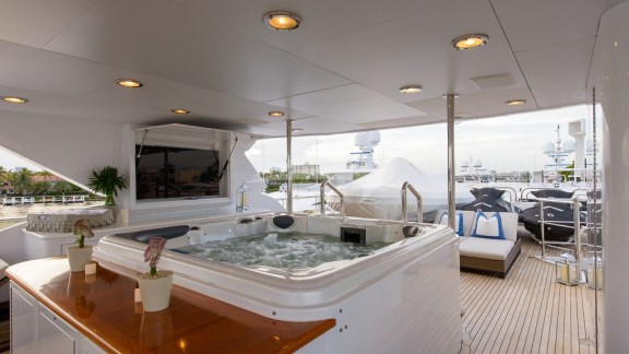 Image of FAR FROM IT yacht #29