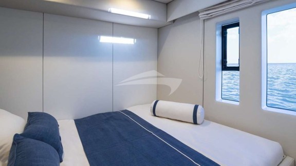 Image of UNWAVERING yacht #8