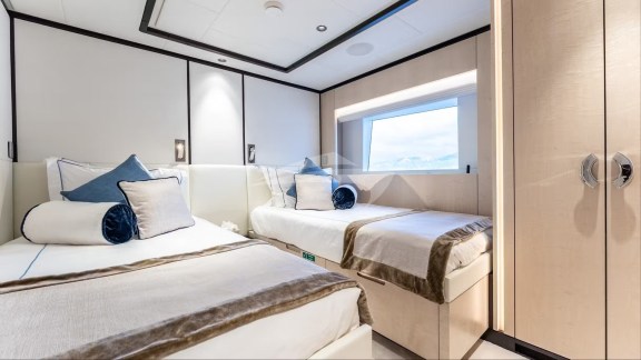 Image of OPTIMISM yacht #26