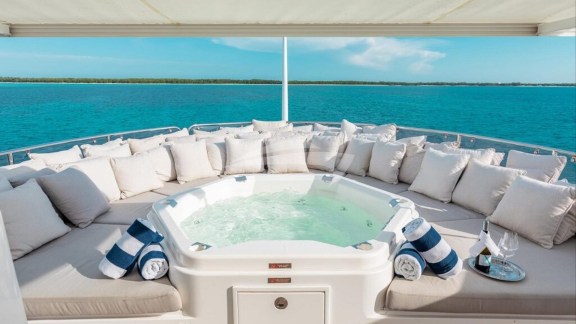 Deck Jacuzzi