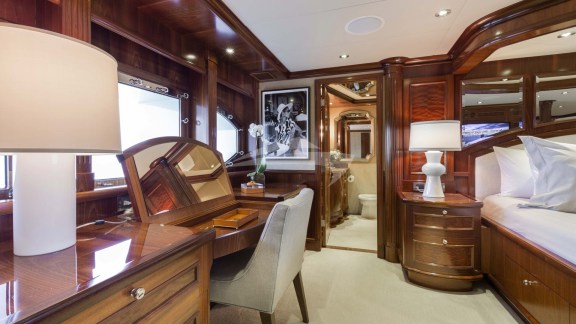 Image of FAR FROM IT yacht #9