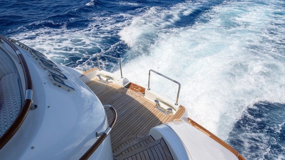 110_lazzara_pure_romance_swim_platform_03