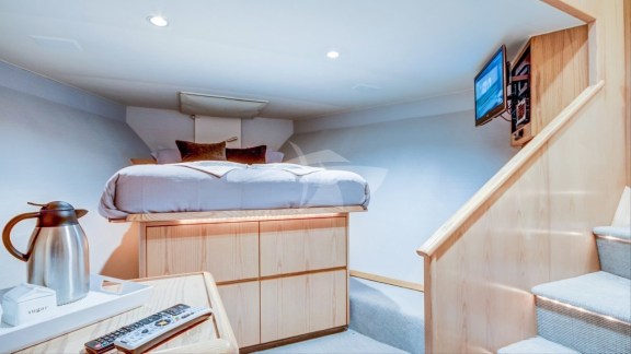 VIP Stateroom, forward