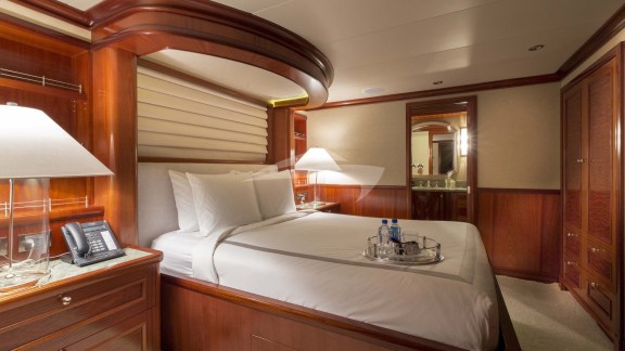 Image of FAR FROM IT yacht #15