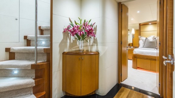 Image of LIVING THE DREAM yacht #21