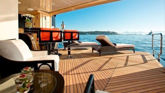 Private side platform