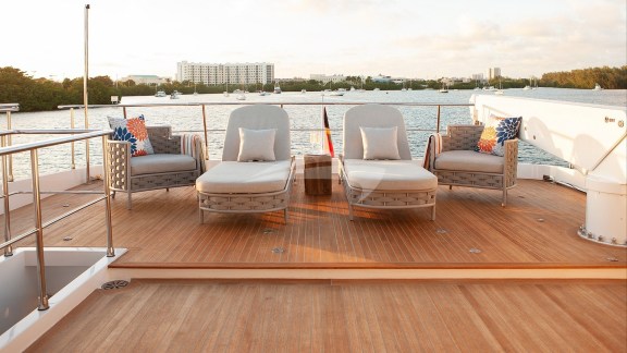 Flybridge Sun Loungers