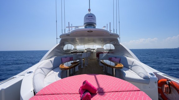 110_lazzara_pure_romance_flybridge_12