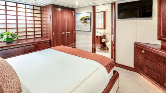 Queen Guest stateroom