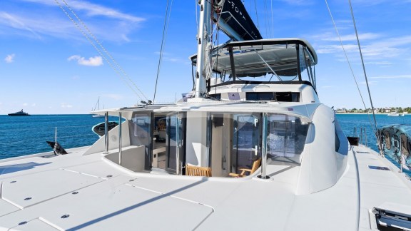 Fore deck and forward cockpit area