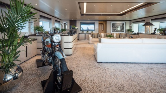 Motor Yacht TRIUMPH salon