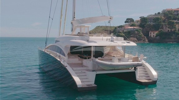 bgyb_charter_catamaran_sunreef82_houbara_5