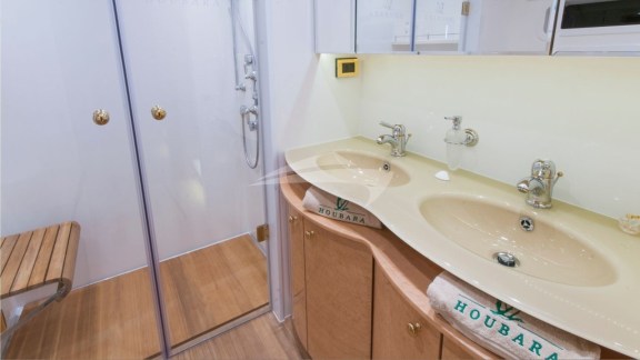 bgyb_charter_catamaran_sunreef82_houbara_29