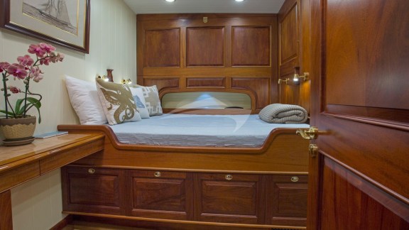 Image of COLUMBIA yacht #9