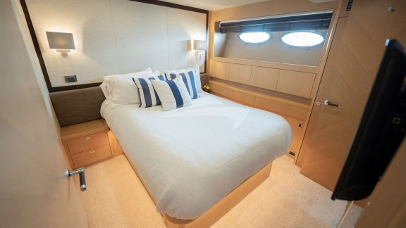 Image of NO CURFEW yacht #7