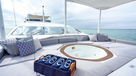 Deck Jacuzzi