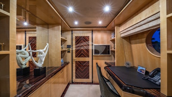 Fly bridge master office