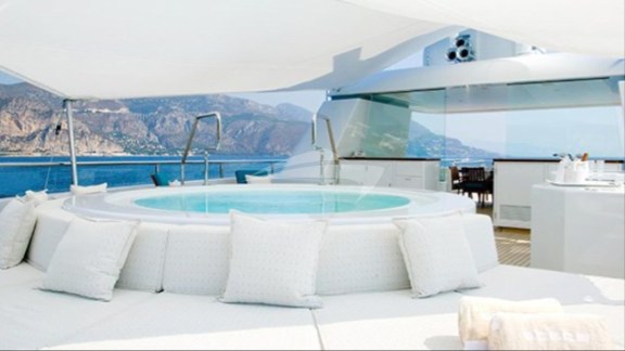Deck Jacuzzi