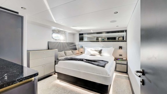 Queen Guest Stateroom