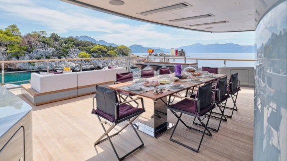 Deck Dining