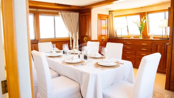 Dining Room Convertible to 5th Cabin