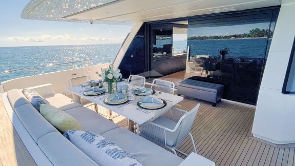 Main Deck Aft al fresco dining