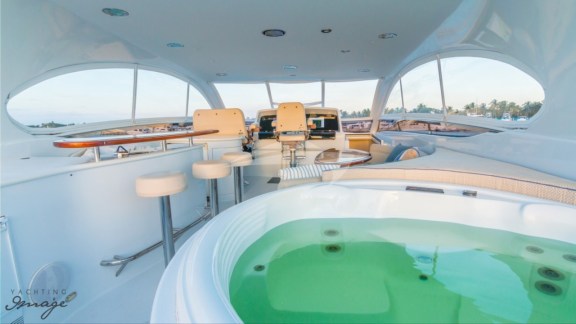 Flybridge and Deck Jacuzzi