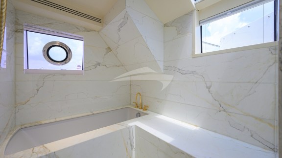 Master stateroom head