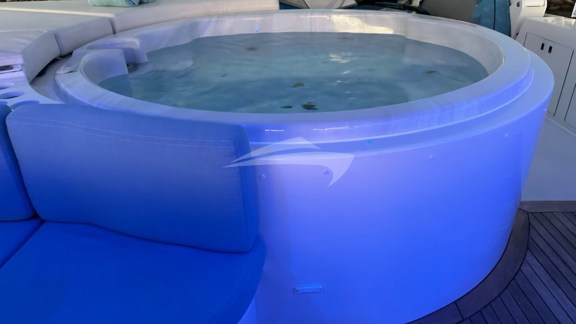 Flybridge Jacuzzi