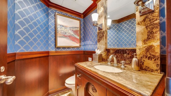 Main Salon - Dayhead