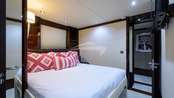 110_lazzara_pure_romance_starboard_guest_stateroom_04