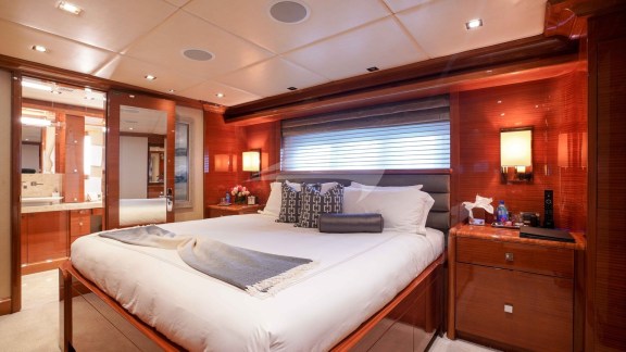 VIP Stateroom, Port