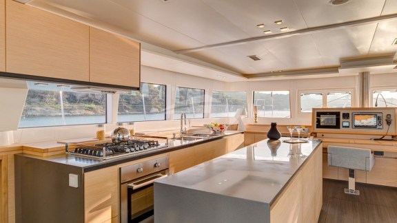 Image of TIGER LILY yacht #6