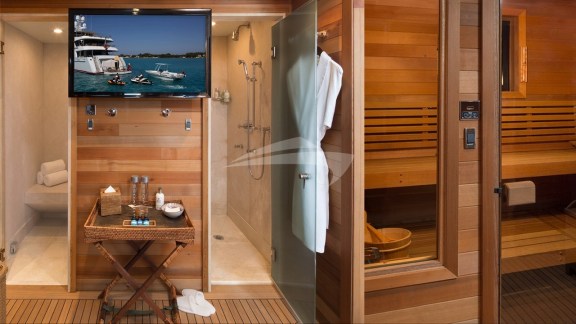 Steam, shower & sauna on the sundeck