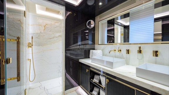 Master stateroom head