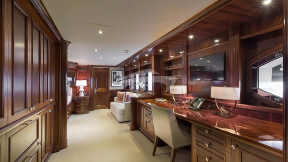 Image of FAR FROM IT yacht #7