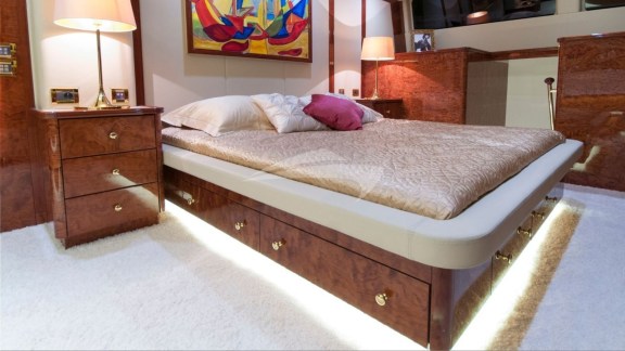 bgyb_charter_catamaran_sunreef82_houbara_20