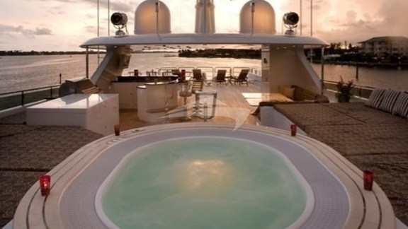 Deck Jacuzzi