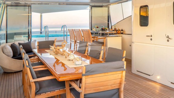 Semi Enclosed al fresco dining