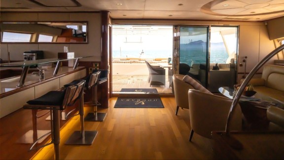 bgyb_charter_catamaran_sunreef82_houbara_16