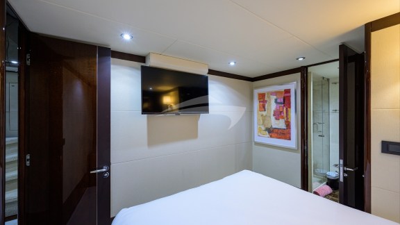 110_lazzara_pure_romance_starboard_guest_stateroom_03