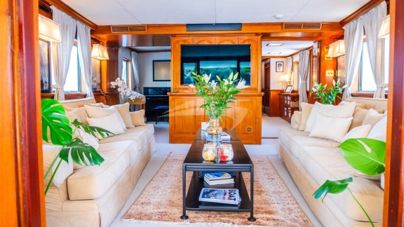 Saloon looking forward