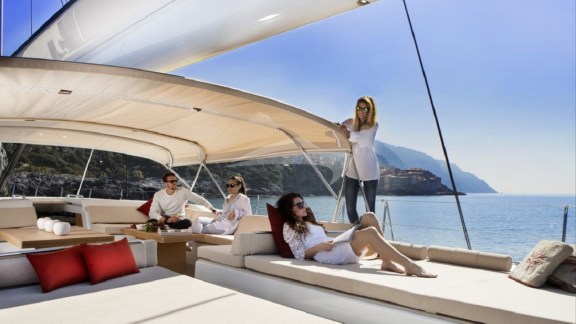 Aft Deck Dining & Lounging