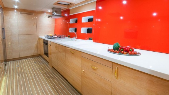 bgyb_charter_catamaran_sunreef82_houbara_17