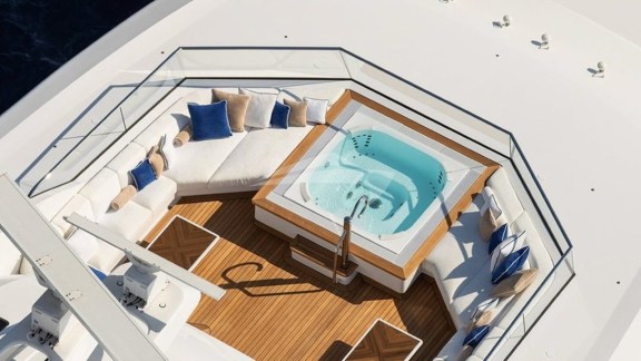 Deck Jacuzzi